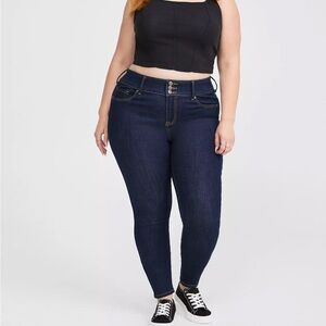 Torrid dark wash denim jegging size 14 short